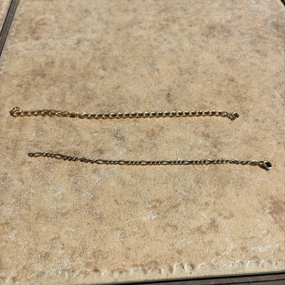 Two Gold Chain Bracelets - Picture 2 of 5